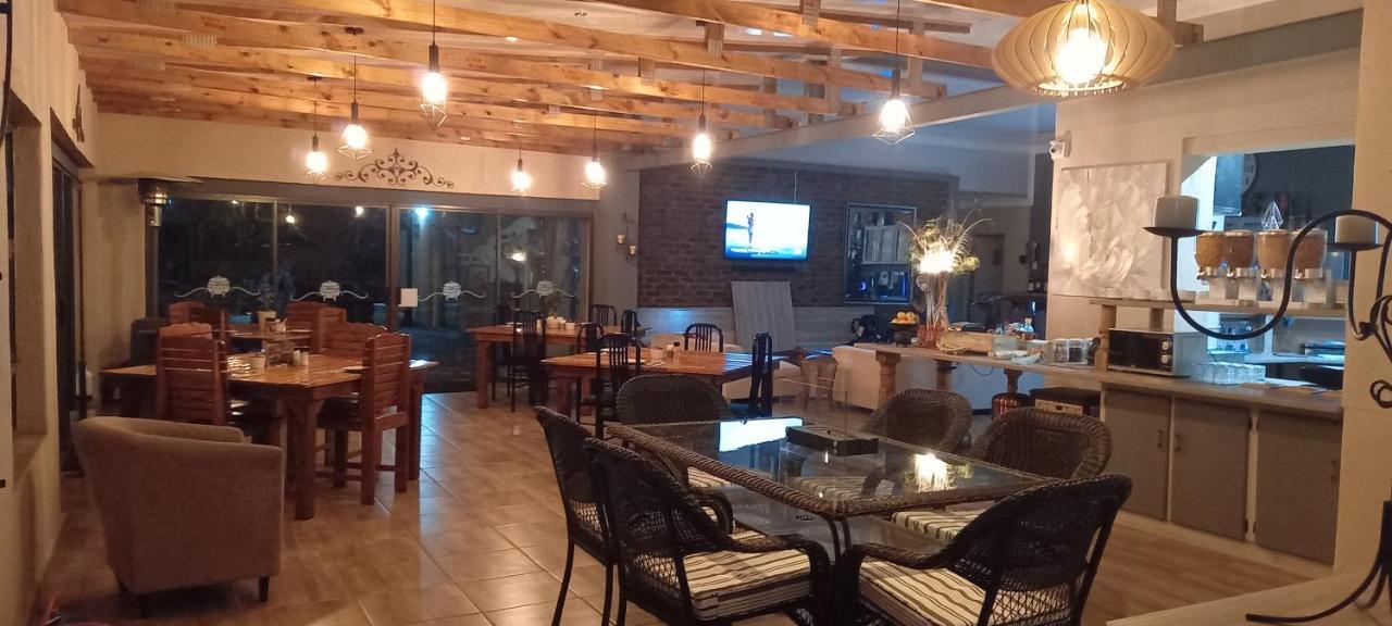 Potties Guesthouse De Aar Экстерьер фото