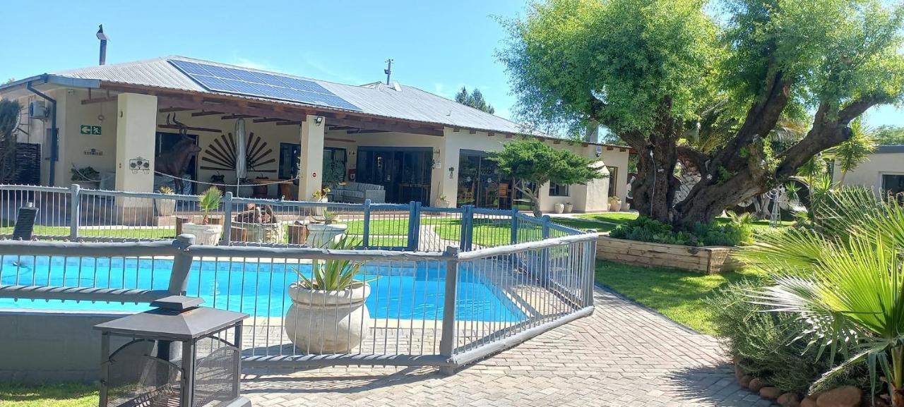 Potties Guesthouse De Aar Экстерьер фото