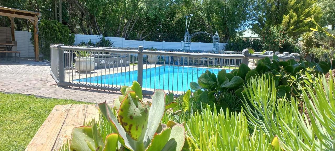 Potties Guesthouse De Aar Экстерьер фото