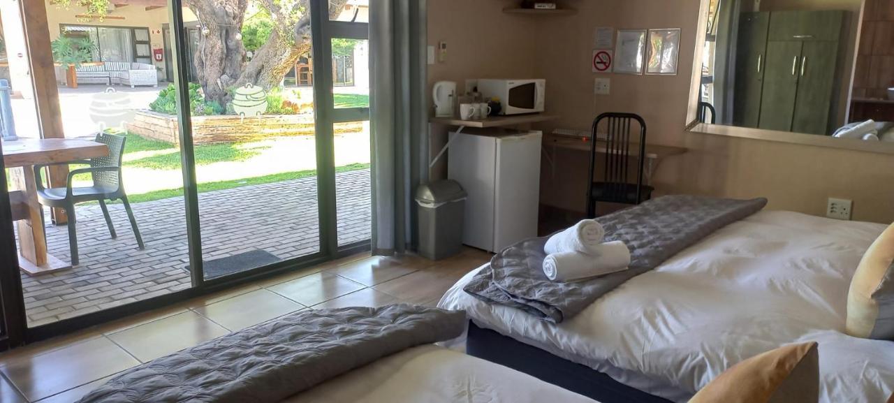 Potties Guesthouse De Aar Экстерьер фото