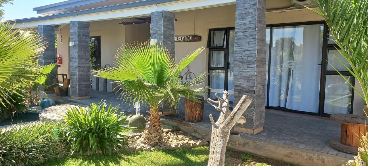 Potties Guesthouse De Aar Экстерьер фото
