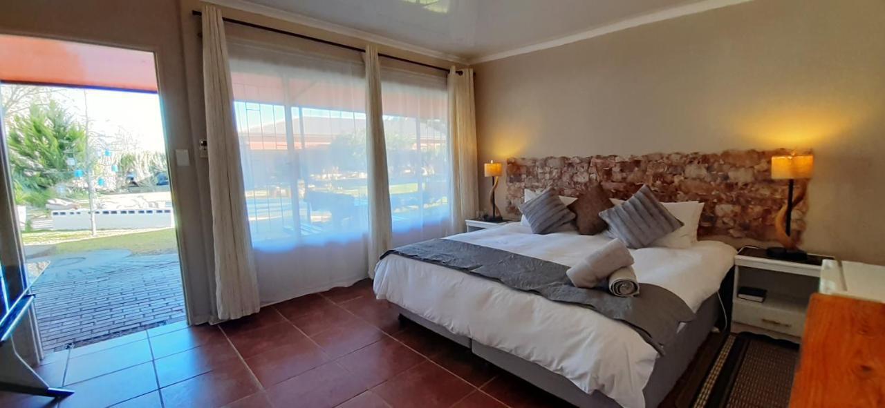 Potties Guesthouse De Aar Экстерьер фото